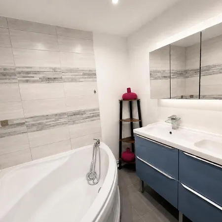 Loft & Jacuzzi דירה *